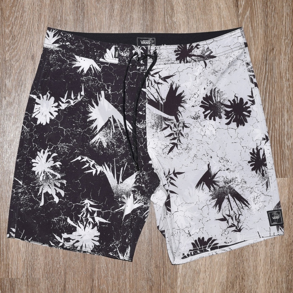 NEW Vans Palm Trees Board Shorts Black White 34